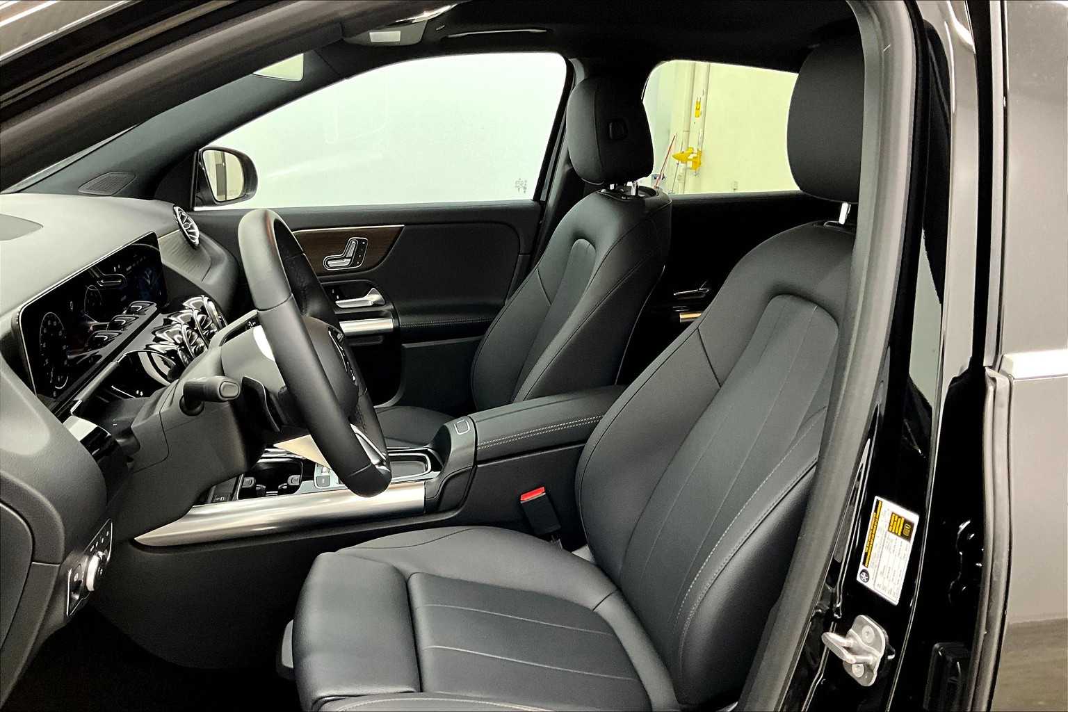 2025 Mercedes Benz GLA 250 photo 4