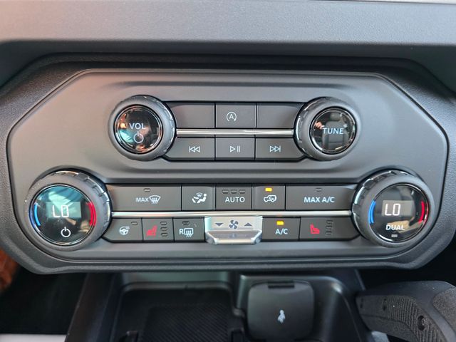 2025 Ford Bronco Outer Banks photo 17