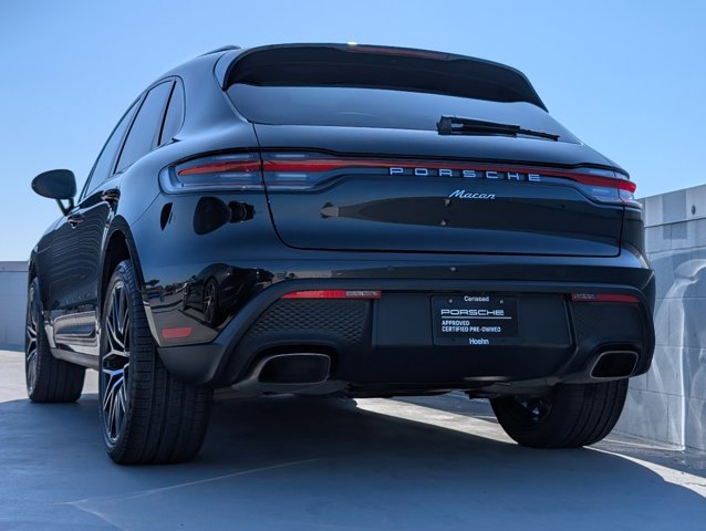 2023 Porsche Macan T photo 2