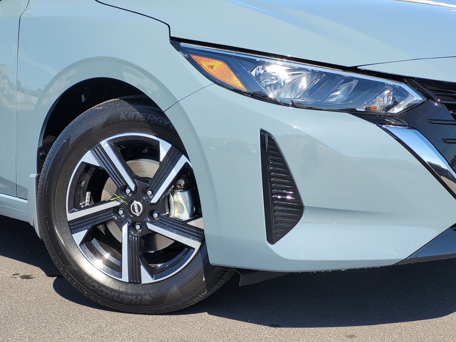 2025 Nissan Sentra SV photo 3