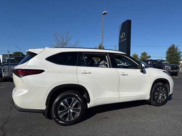 2020 Toyota Highlander XLE photo 3
