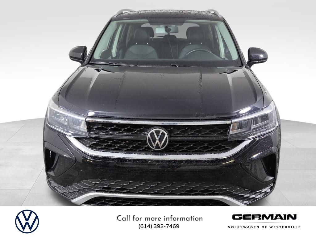 2022 Volkswagen Taos SE photo 2