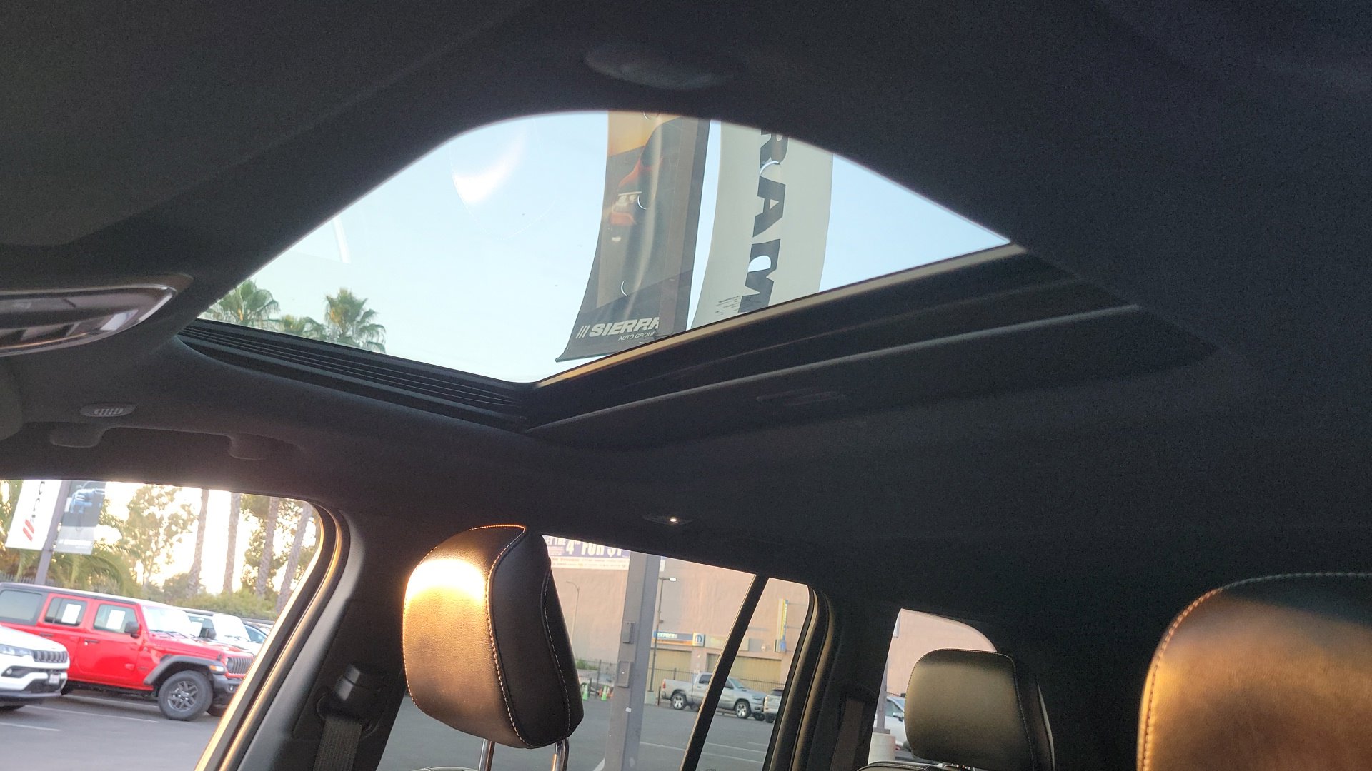 Used 2025 Diamond Black Crystal Pearlcoat Jeep Altitude X image 30