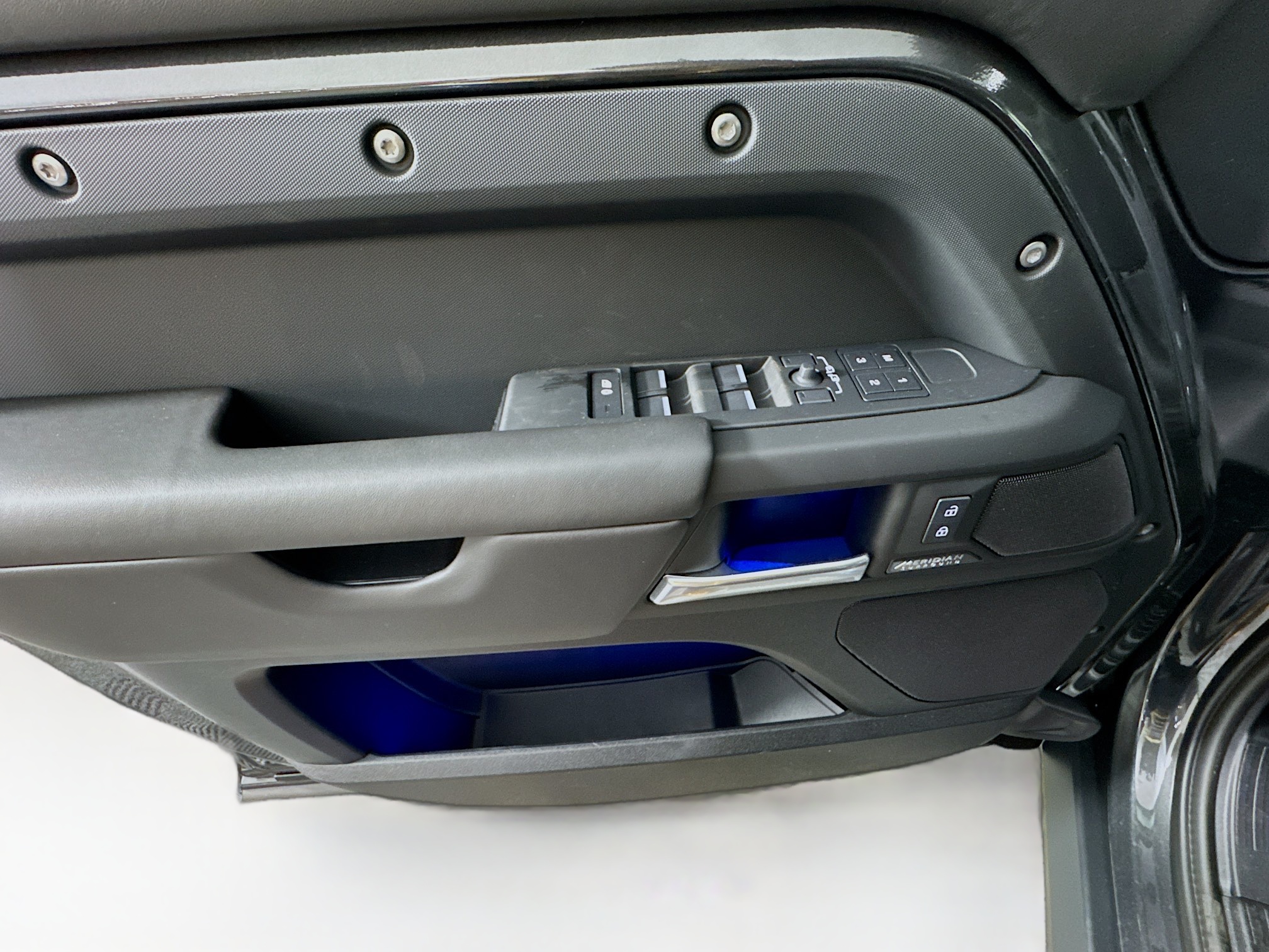 2025 Land Rover Defender 110 X-Dynamic SE photo 11