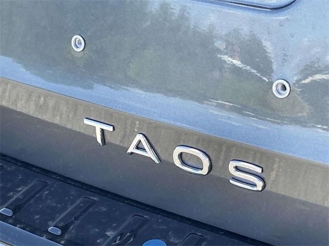 2025 Volkswagen Taos SE photo 14