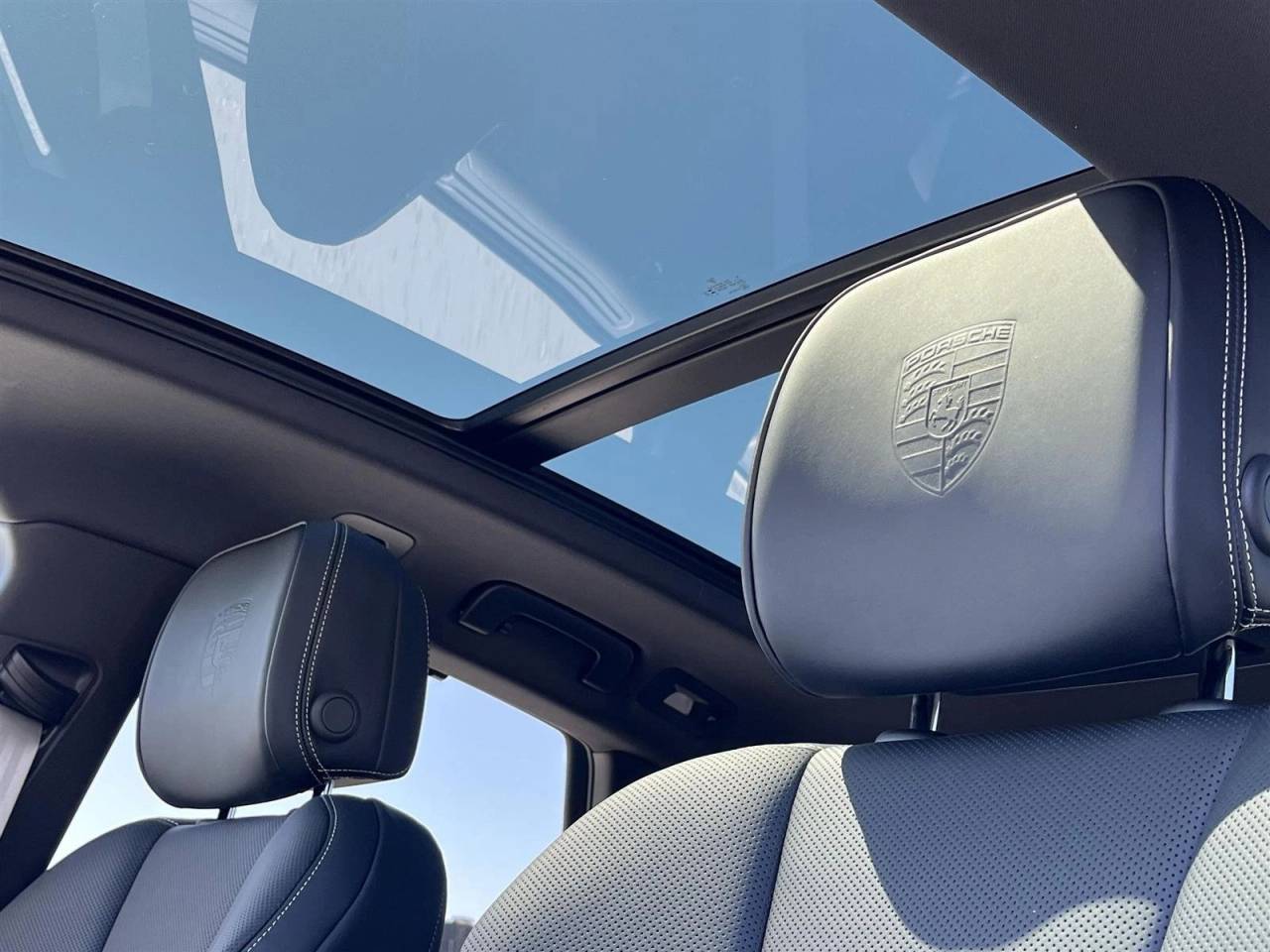 2025 Porsche Macan T photo 22