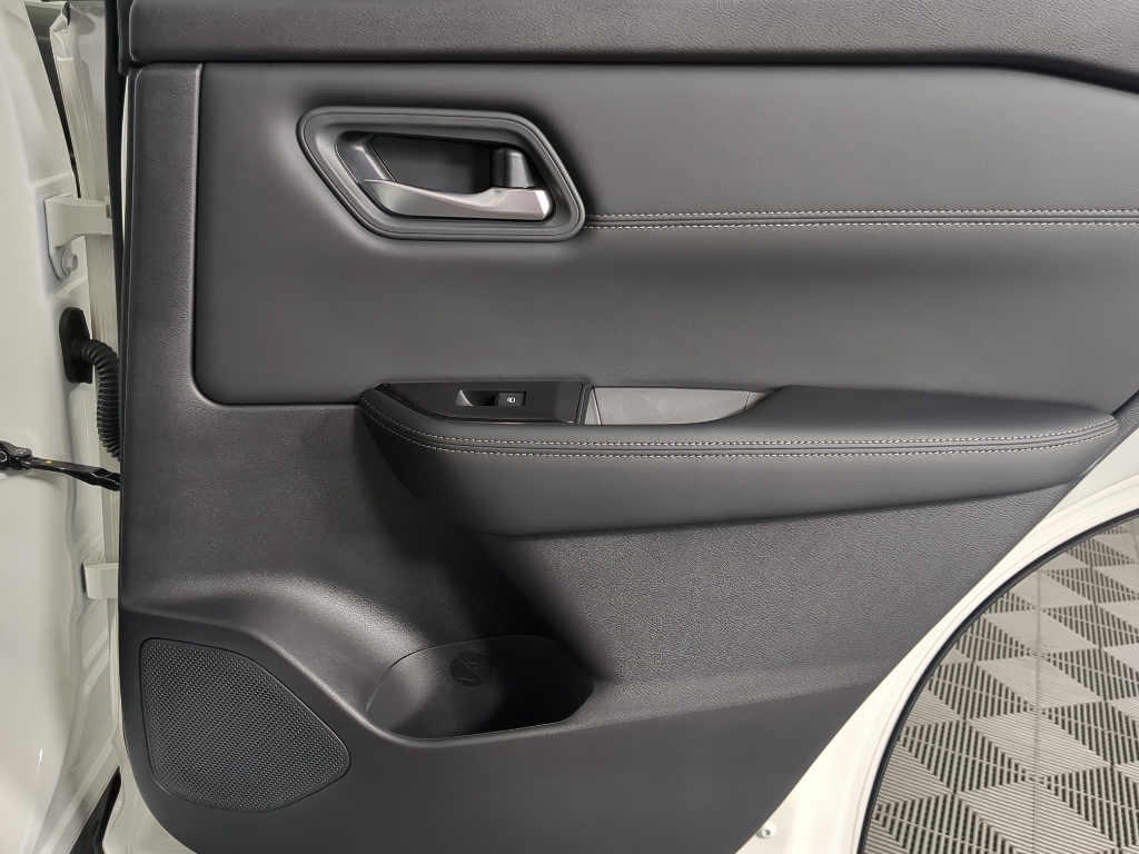 2026 Nissan Rogue SV photo 17