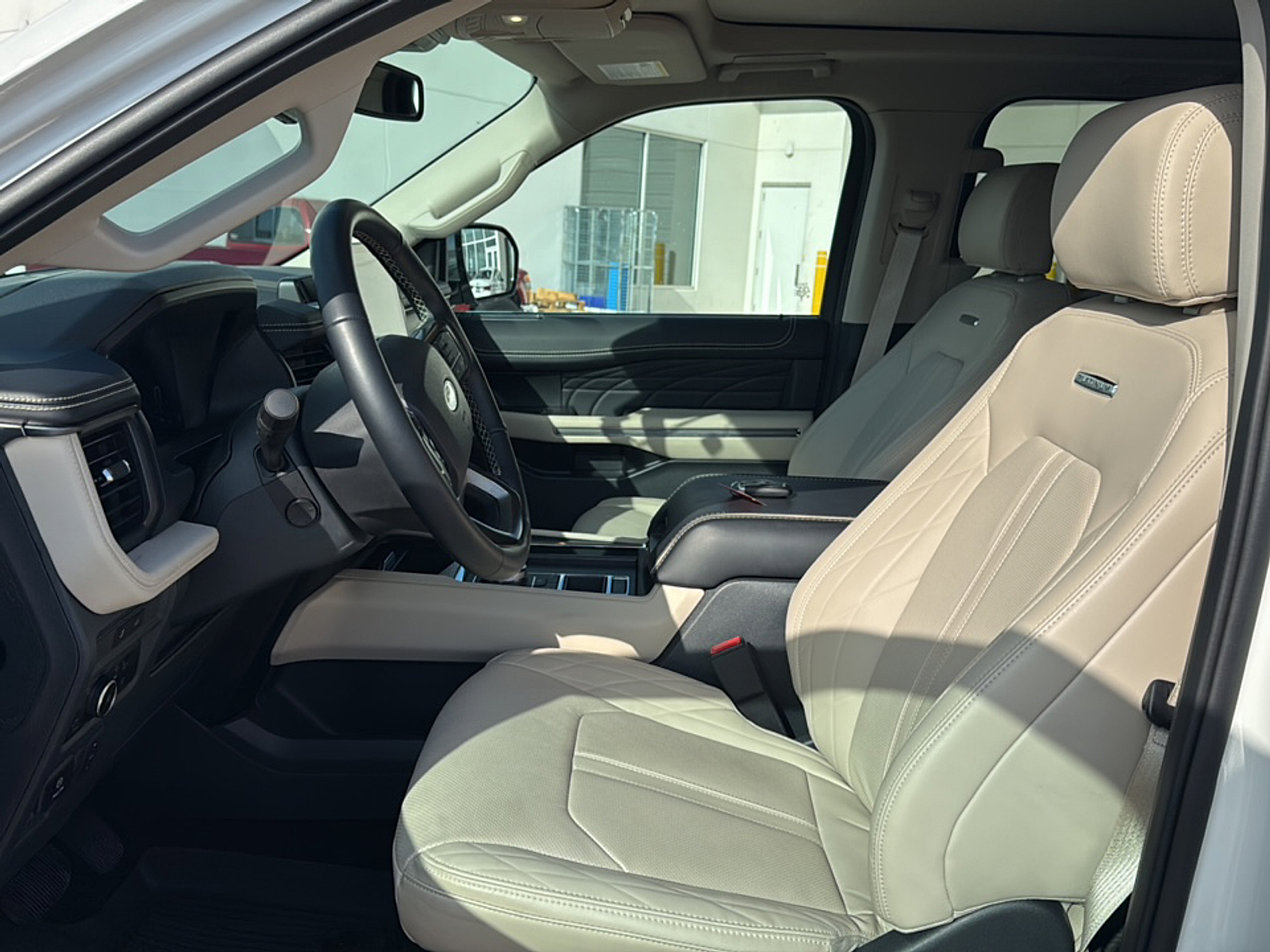2024 Ford Expedition Platinum photo 3