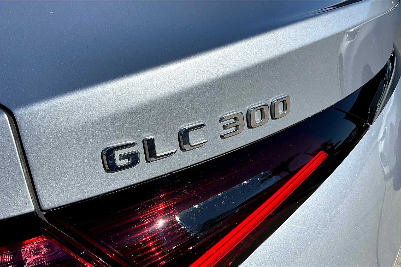 2024 Mercedes Benz GLC 300 4MATIC photo 9