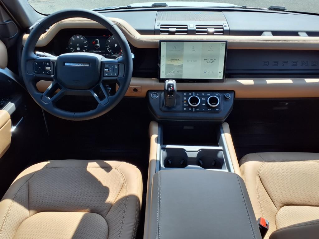 2025 Land Rover Defender 130 S photo 3