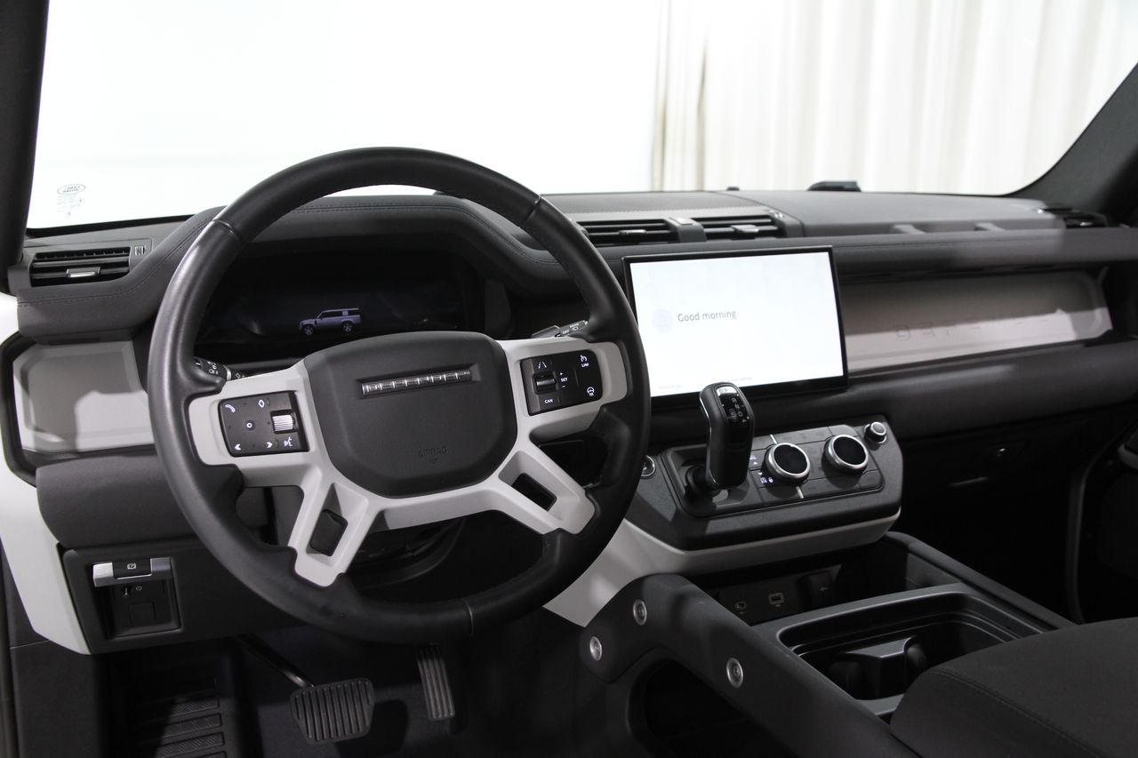 2023 Land Rover Defender 130 X-Dynamic SE photo 5