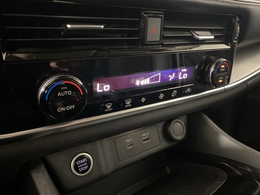 2021 Nissan Rogue SV photo 18