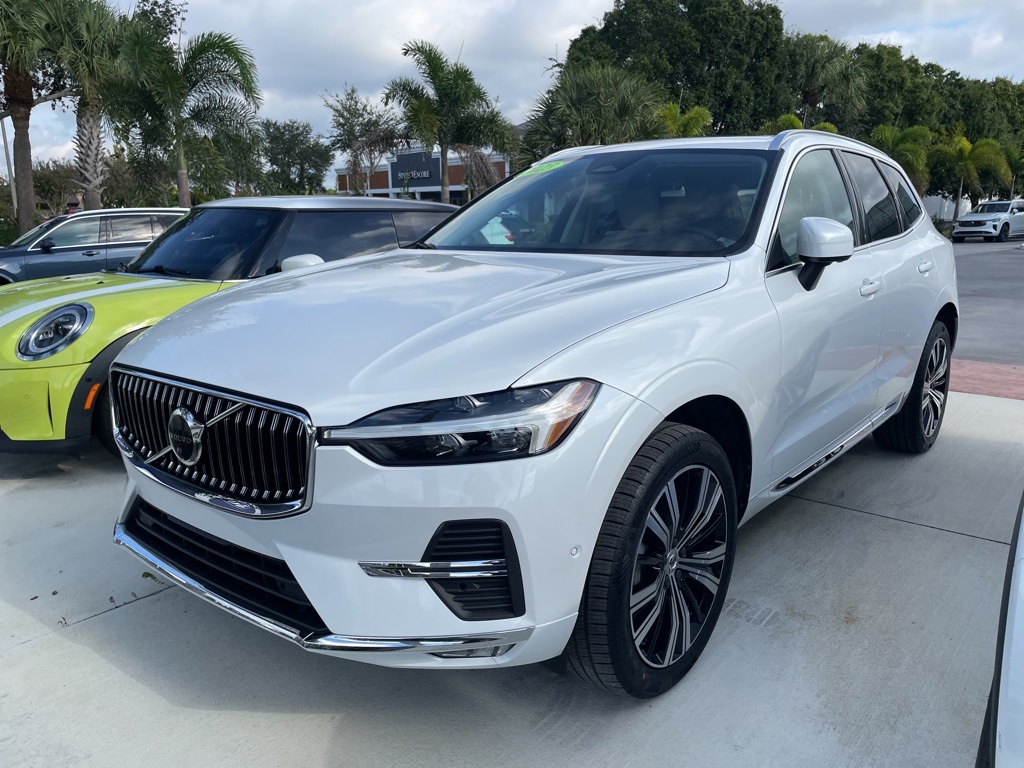 2023 Volvo XC60 B5 Plus photo 3