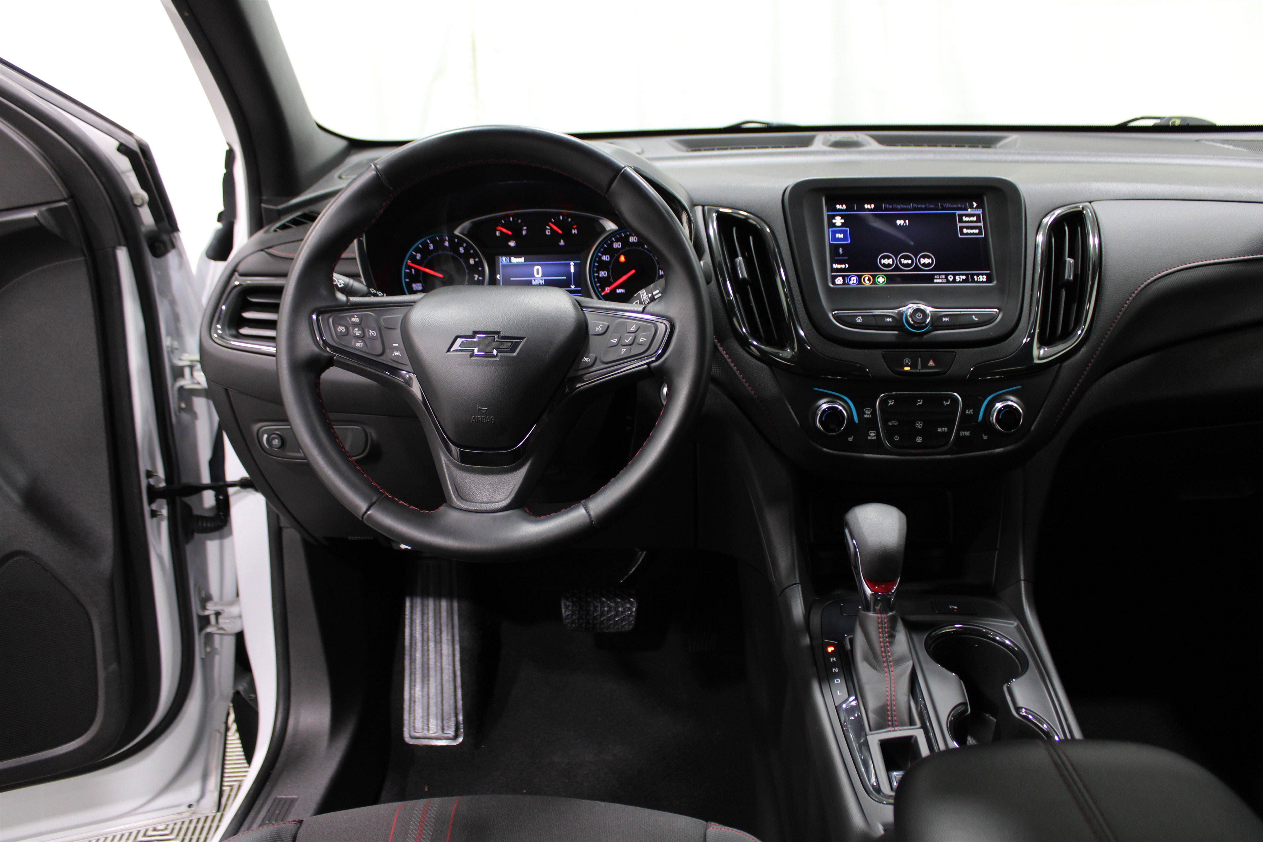 2023 Chevrolet Equinox RS photo 2