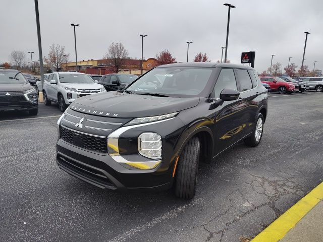2025 Mitsubishi Outlander ES photo 2