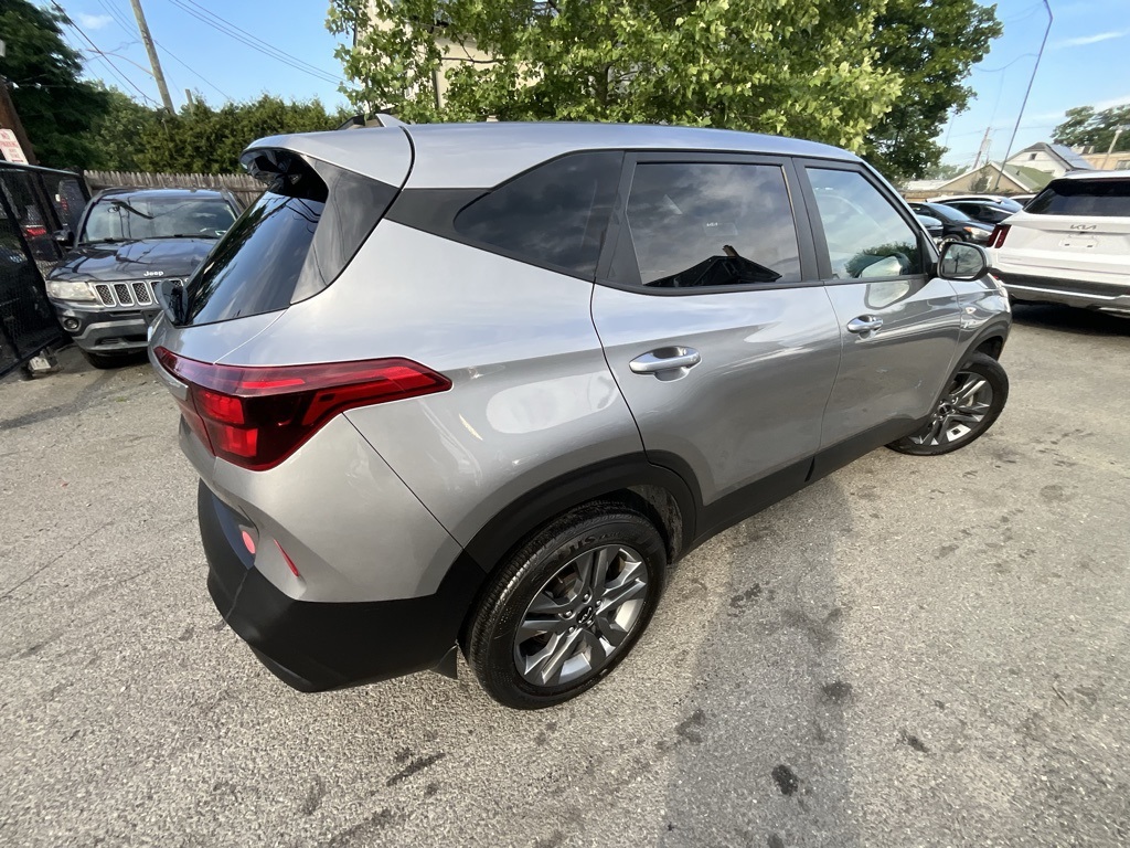 2023 Kia Seltos LX photo 5