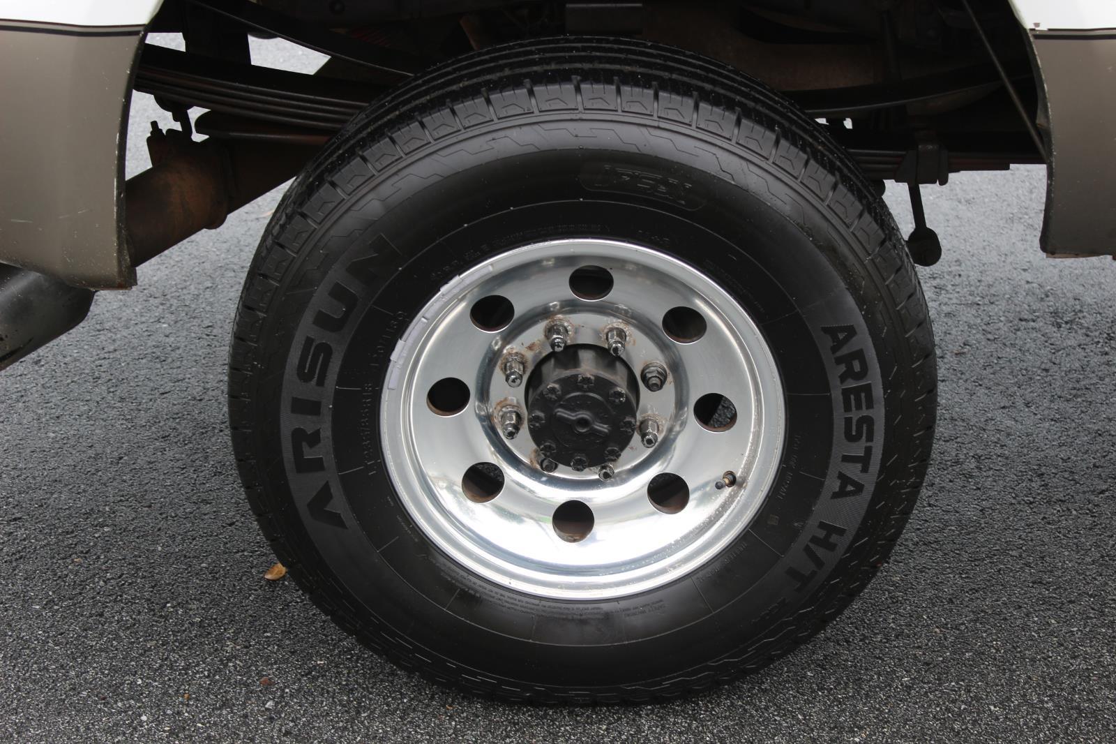 2004 Ford F-350 Lariat photo 27