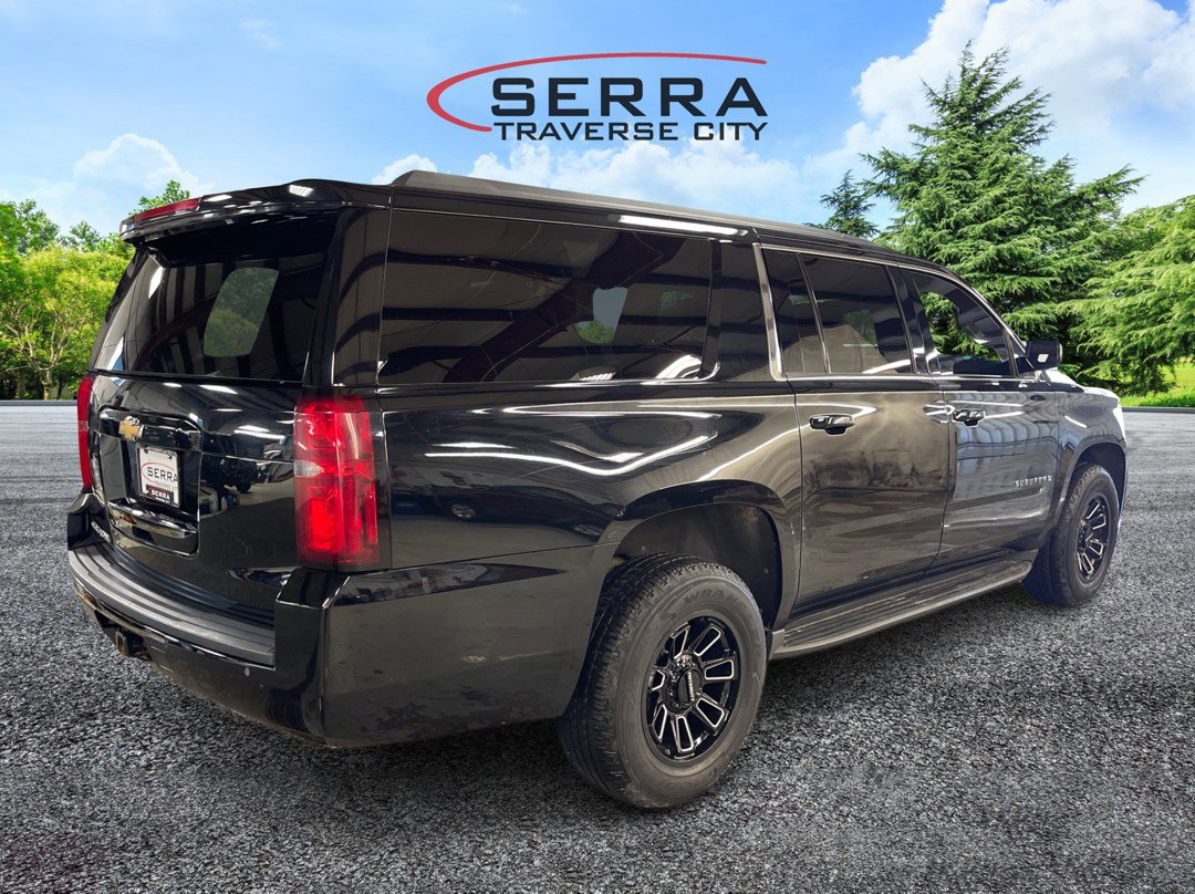 2017 Chevrolet Suburban LT photo 3