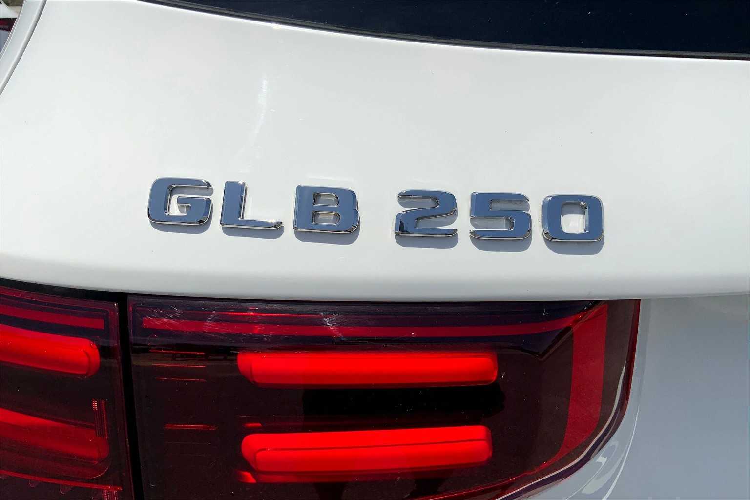 2025 Mercedes Benz GLB 250 photo 7