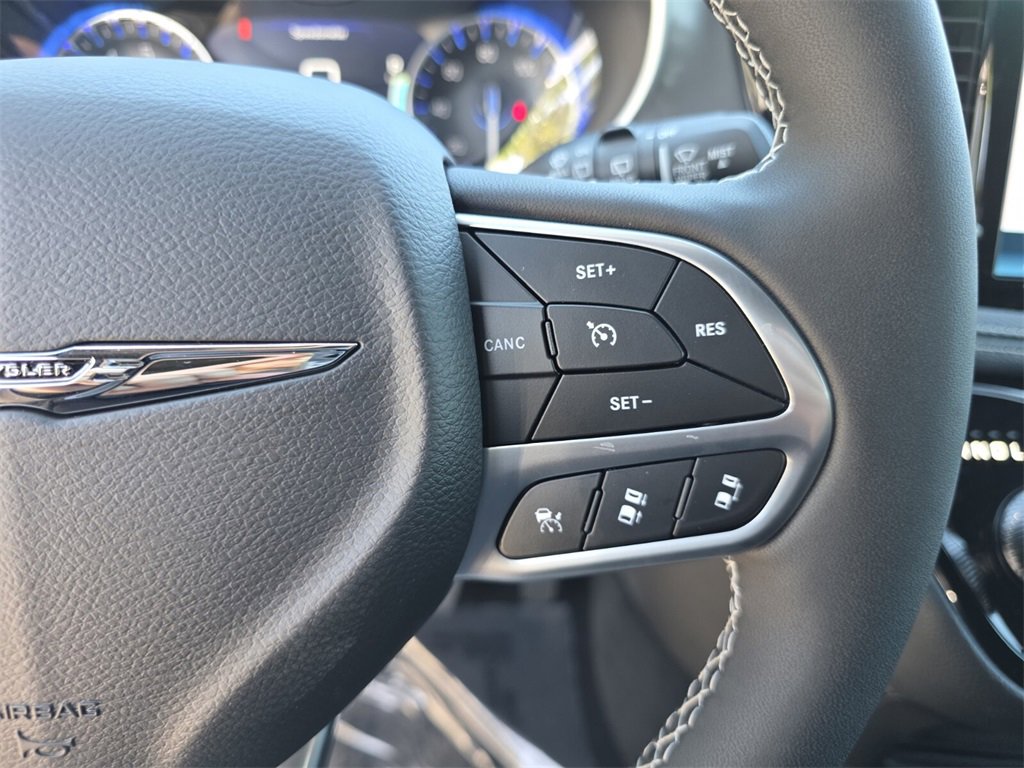 2025 Chrysler Pacifica photo 19