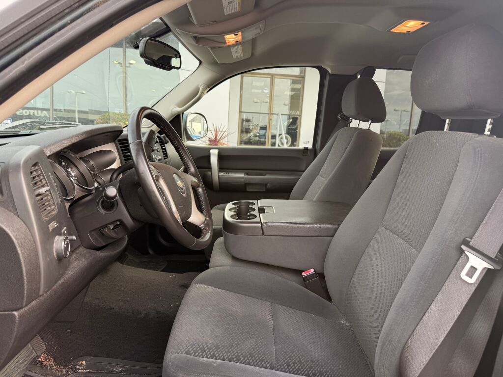 2008 Chevrolet Silverado 1500 LT photo 3