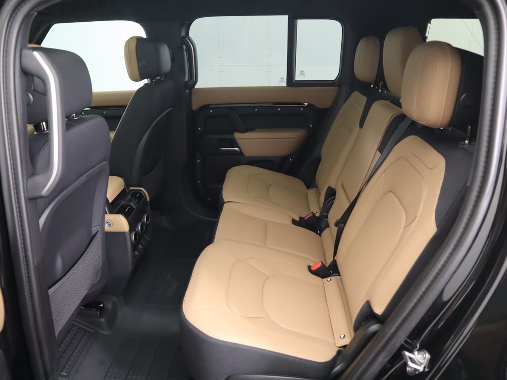 2025 Land Rover Defender 130 X photo 15