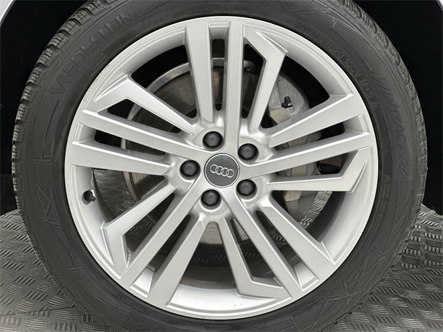 2018 Audi Q5 2.0T Premium Plus photo 2