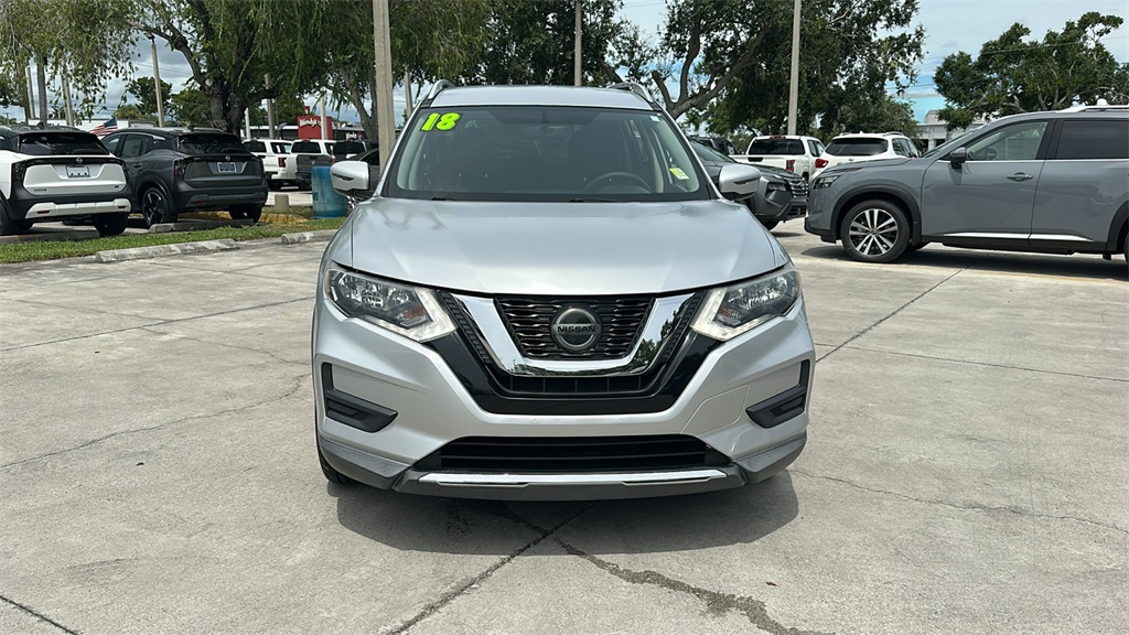2018 Nissan Rogue SV photo 2