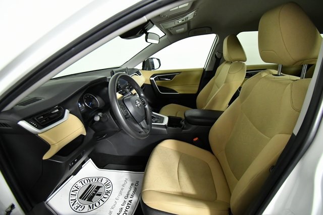 2022 Toyota RAV4 Hybrid XLE photo 4