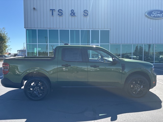 2025 Ford Maverick XLT photo 2
