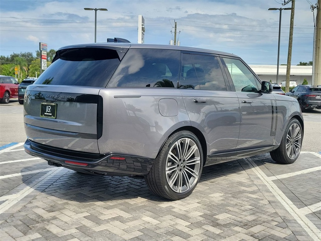 2025 Land Rover Range Rover SE photo 5