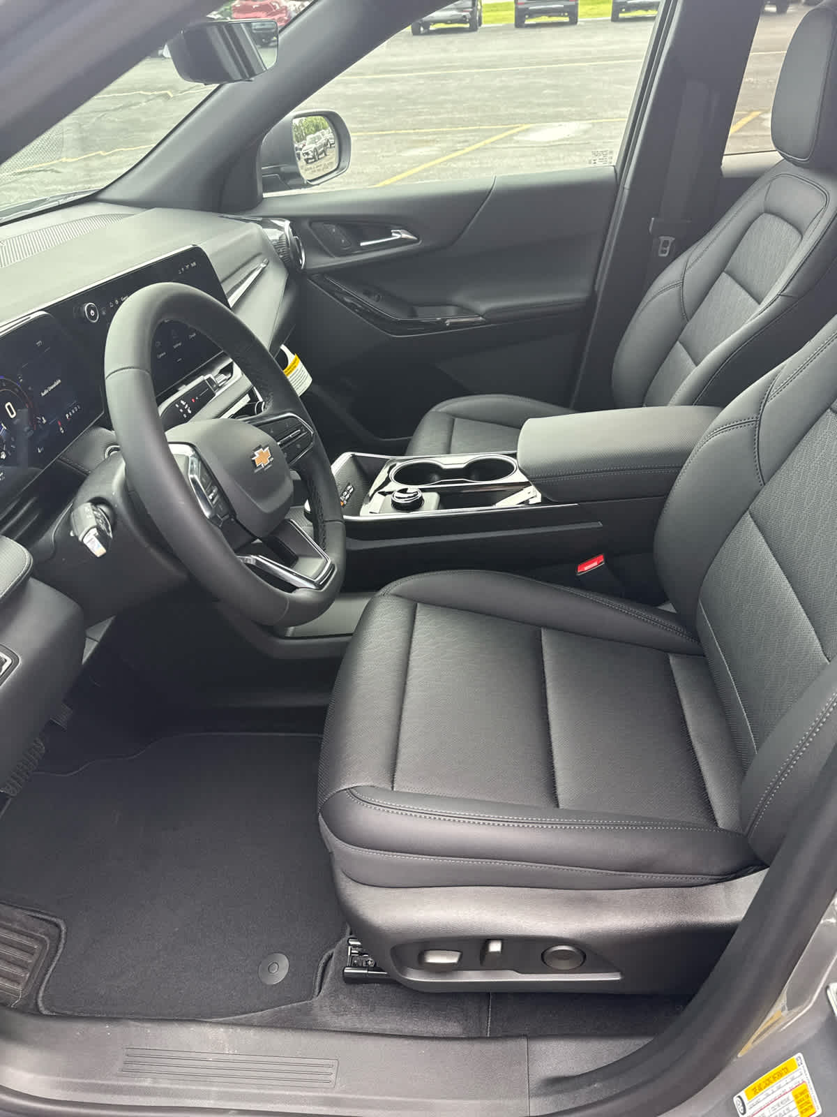 2026 Chevrolet Equinox LT photo 4
