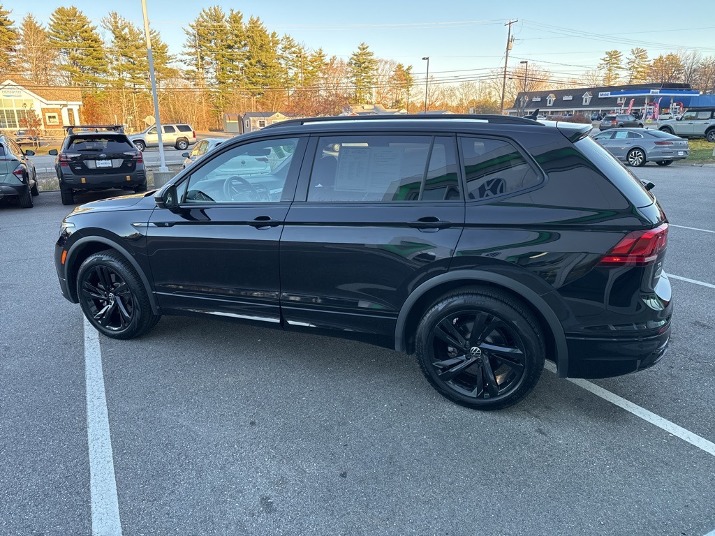 2024 Volkswagen Tiguan SE R-Line Black photo 3