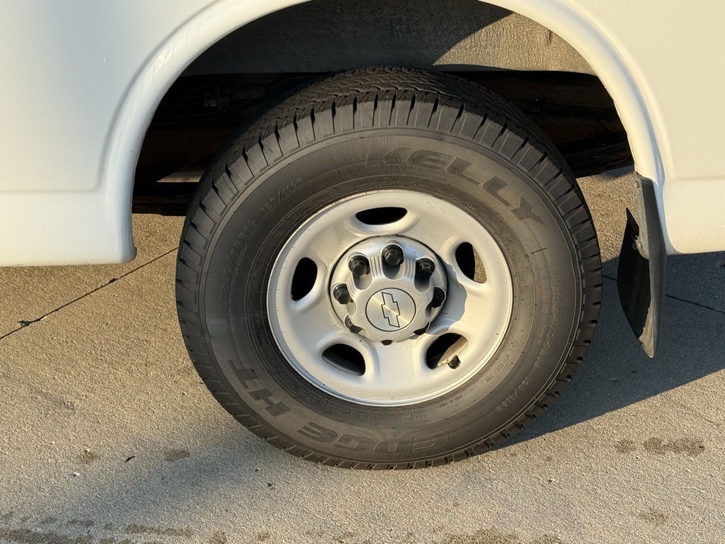 2016 Chevrolet Express 2500 Work Van photo 31