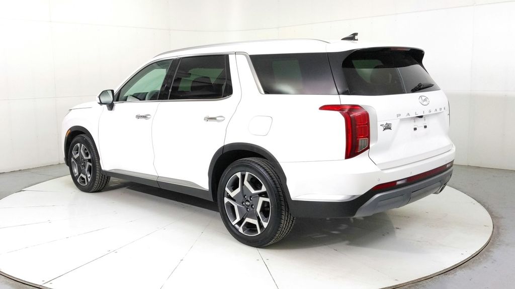 2024 Hyundai Palisade Limited photo 3