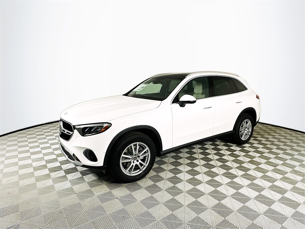 2026 Mercedes Benz GLC 300 4MATIC photo 3