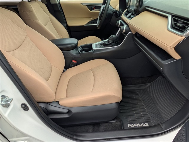 2019 Toyota RAV4 Hybrid XLE photo 24