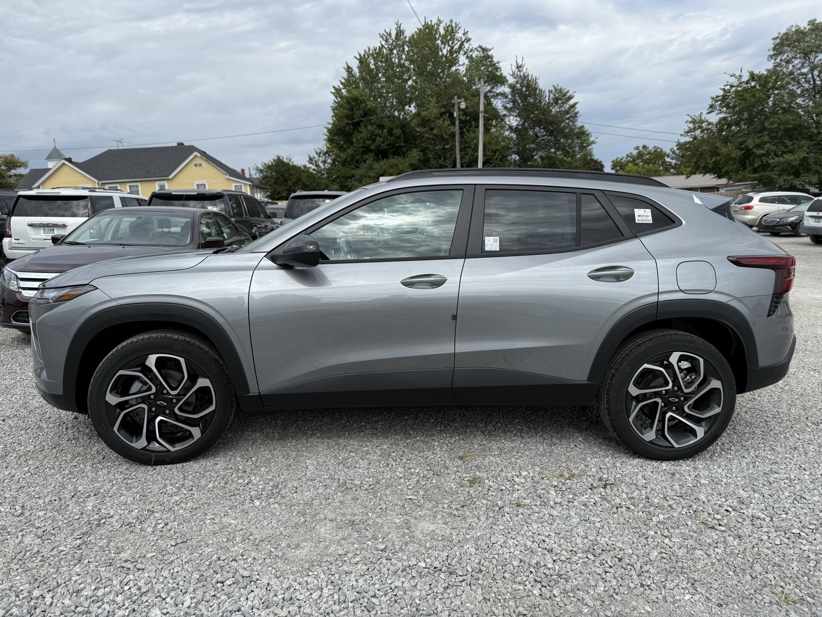 2025 Chevrolet Trax photo 2