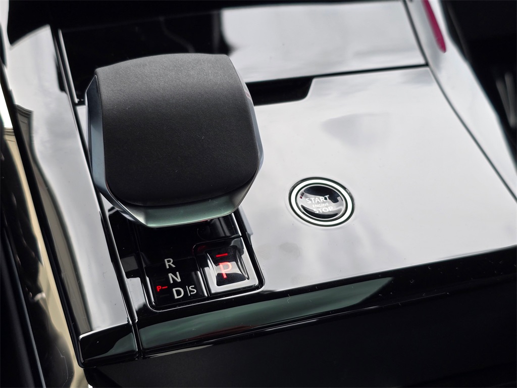 2025 Land Rover Range Rover Sport SE photo 13
