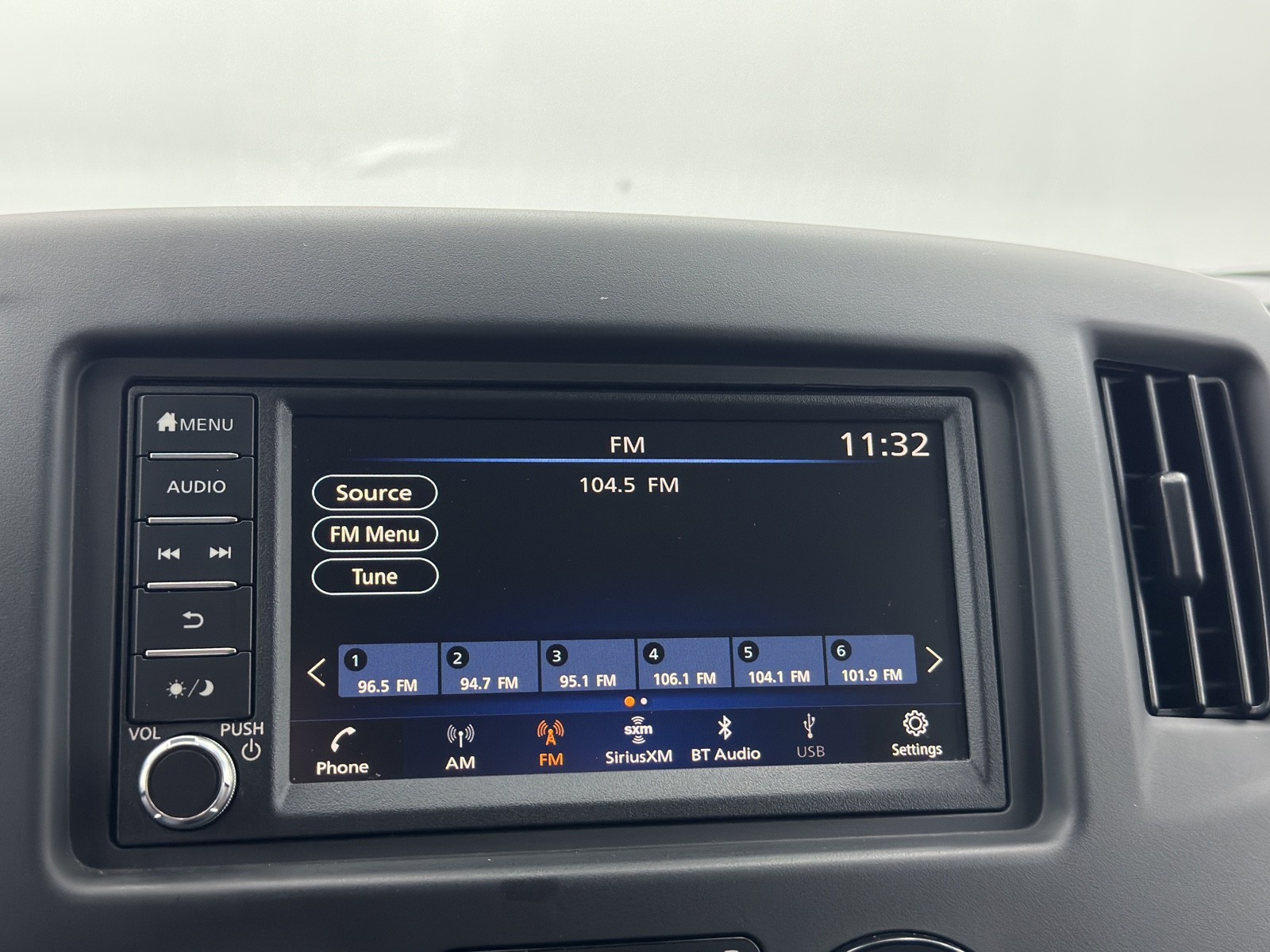 2020 Nissan NV200 SV photo 24