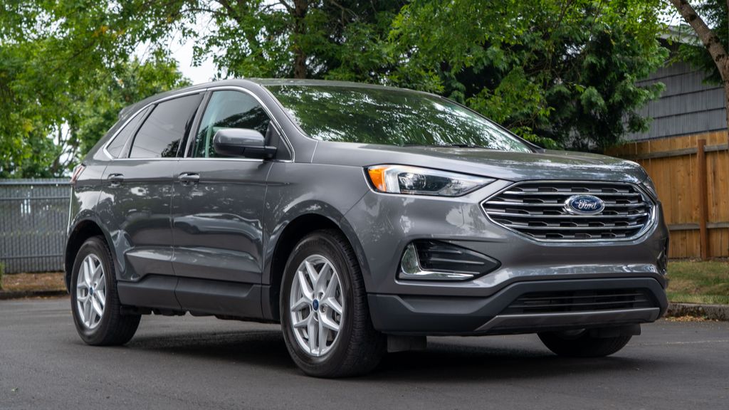 2022 Ford Edge SEL photo 3