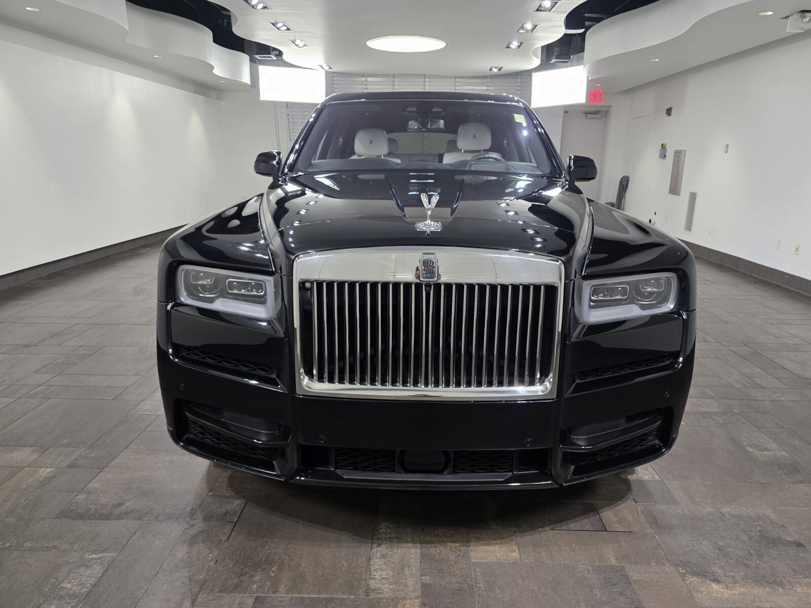 2021 Rolls Royce Cullinan RR31 photo 2