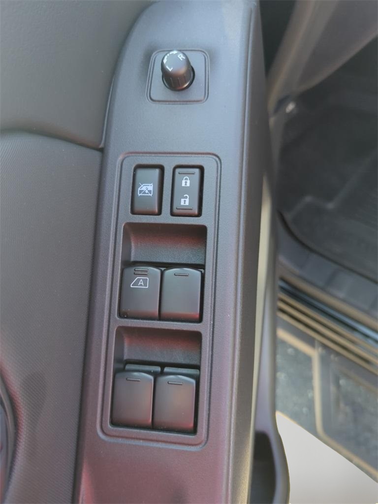 2022 Nissan Frontier SV photo 10