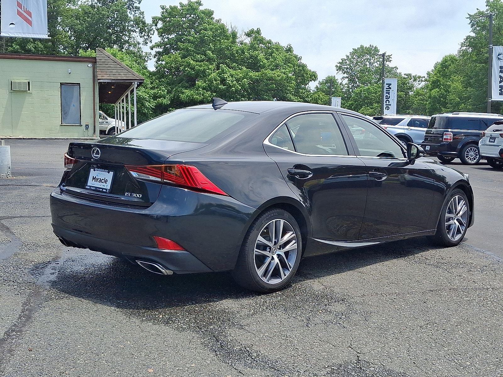 2018 Lexus IS 300 photo 6