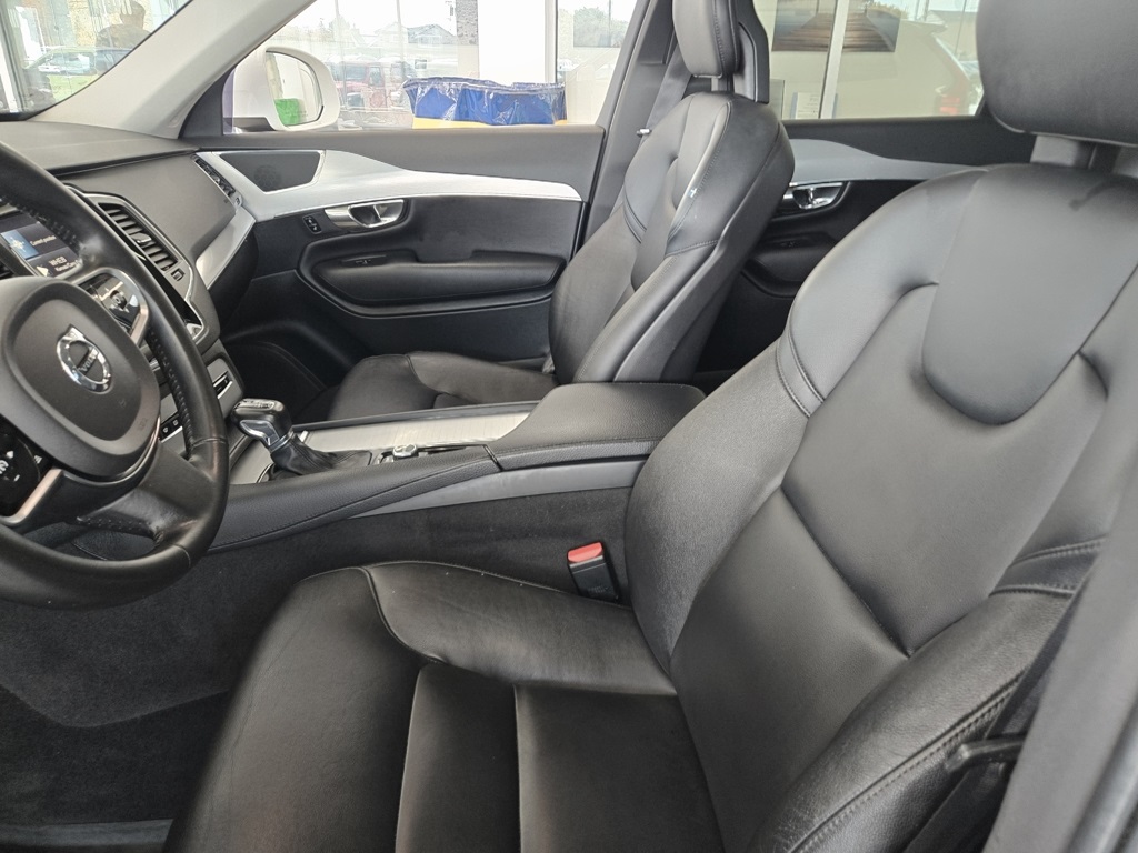 2016 Volvo XC90 T5 Momentum photo 19