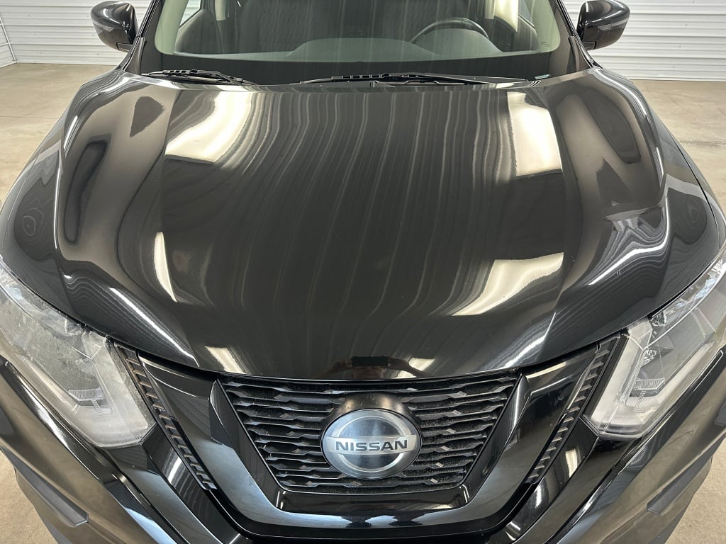 2018 Nissan Rogue SV photo 32
