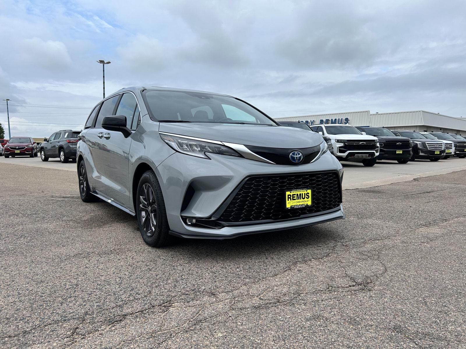 2024 Toyota Sienna XSE's photo