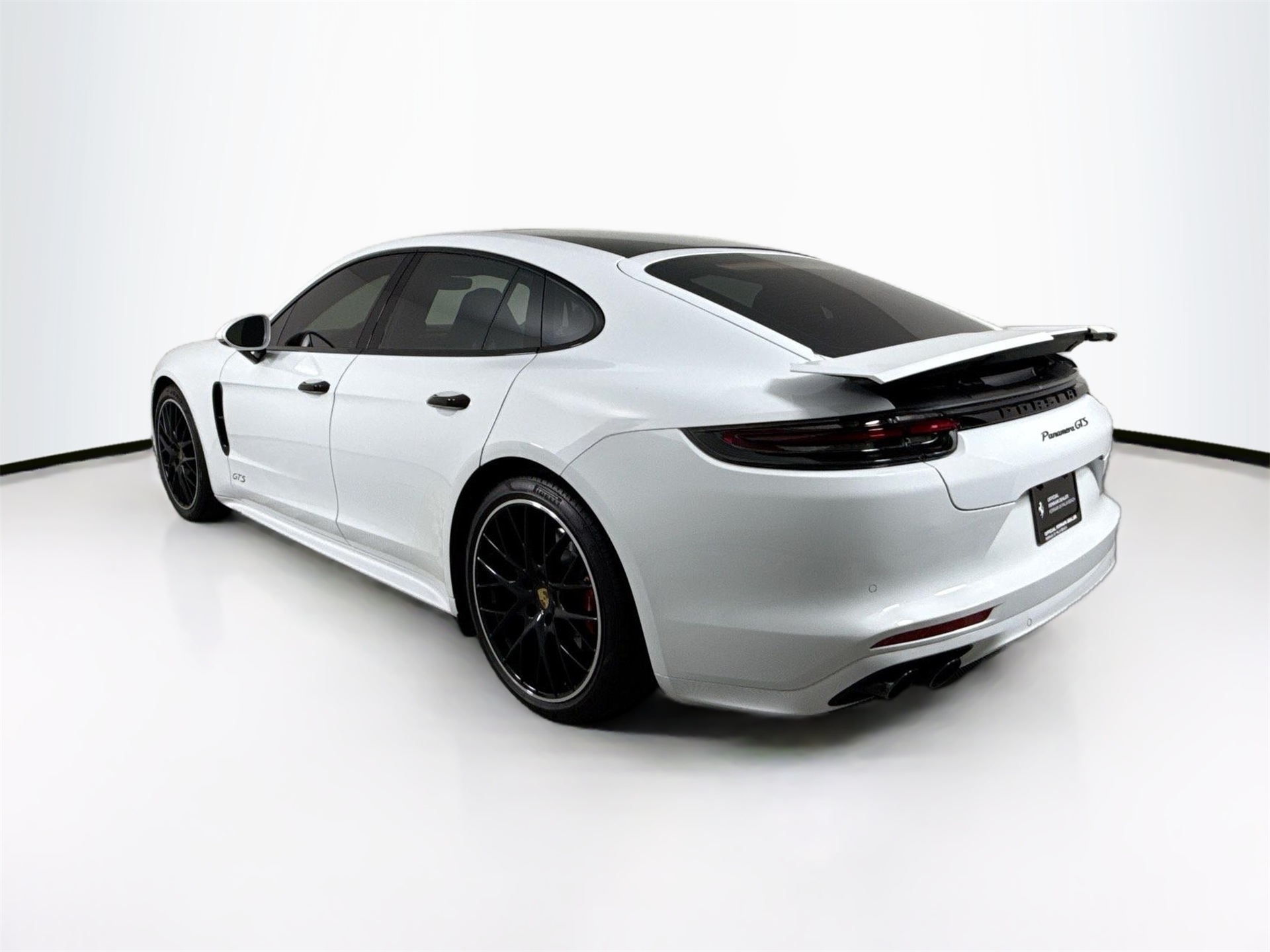2019 Porsche Panamera GTS photo 5