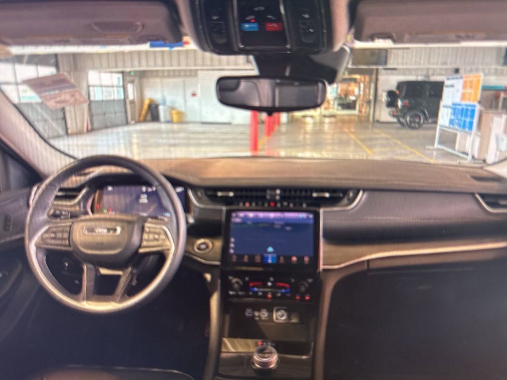 2023 Jeep Grand Cherokee Limited photo 11