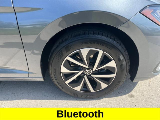 2025 Volkswagen Jetta 1.5T S photo 2